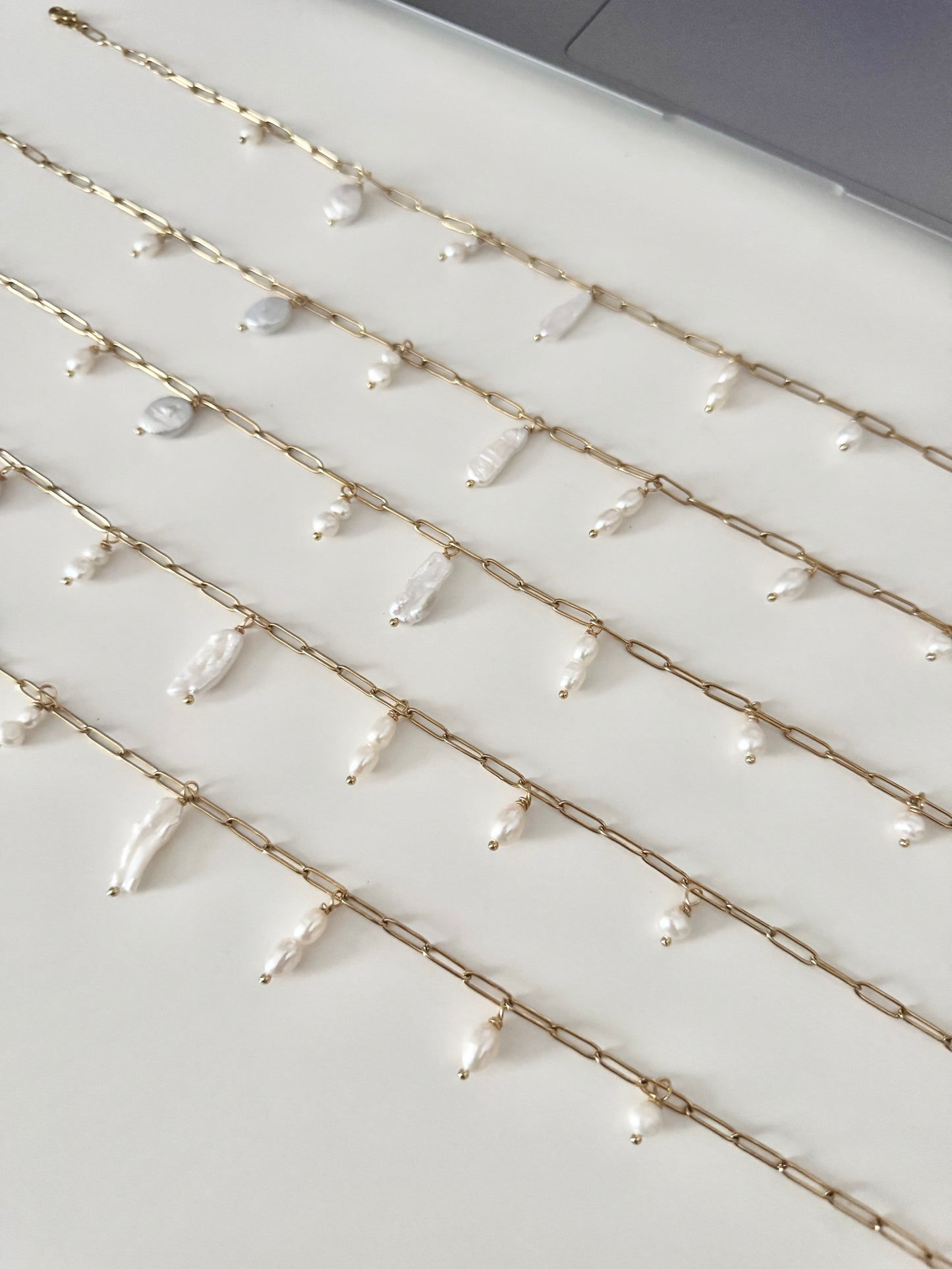 Cluster-Charm-Kette mit Süßwasserperlen