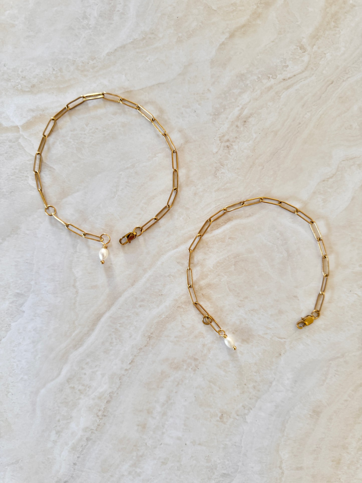 Minimalistisches Armband mit Süßwasserperle