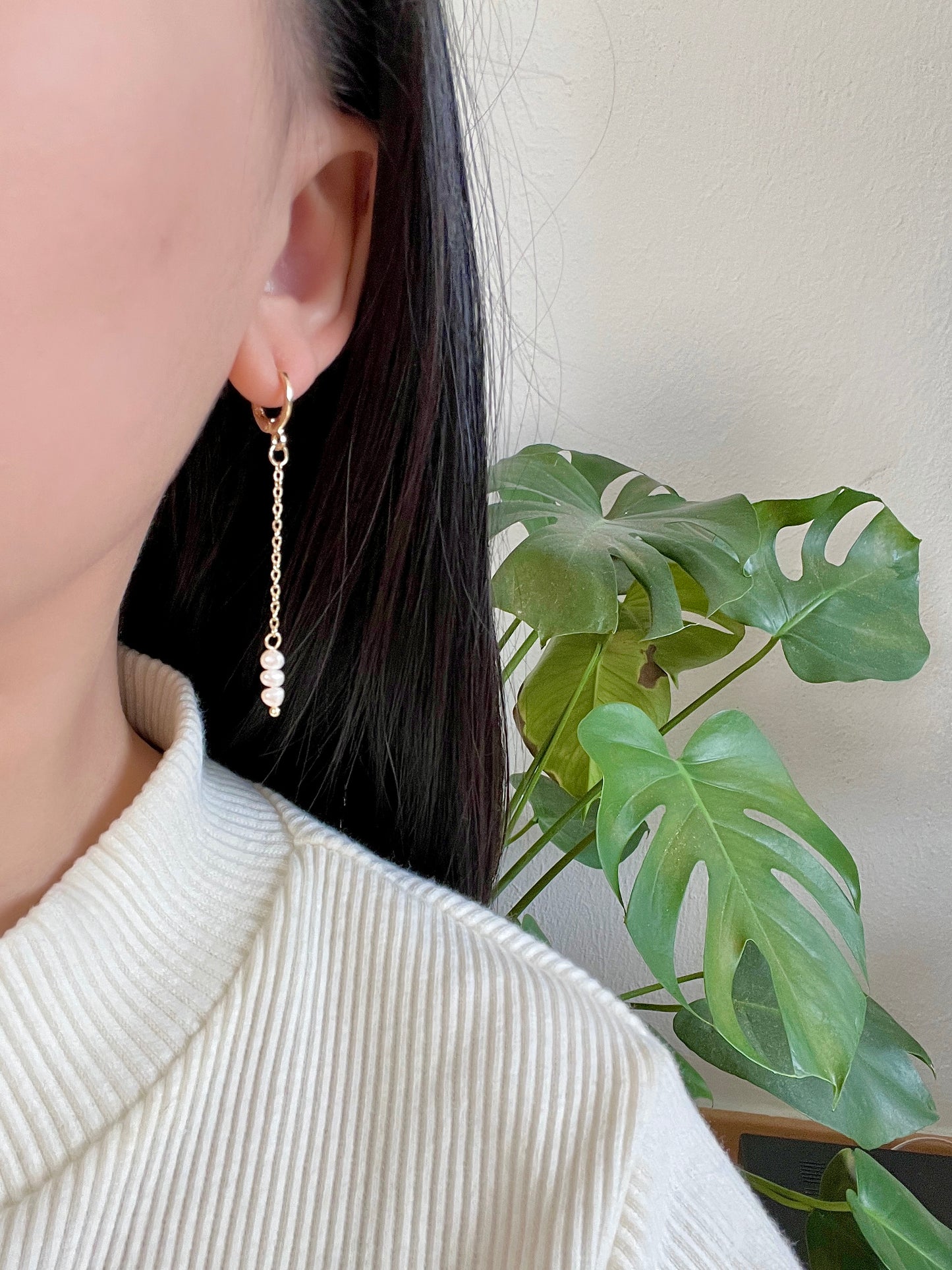 Freshwater pearl hoop earrings "Tear"