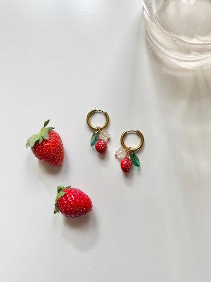 FUNKY FRUITS l Strawberry earrings