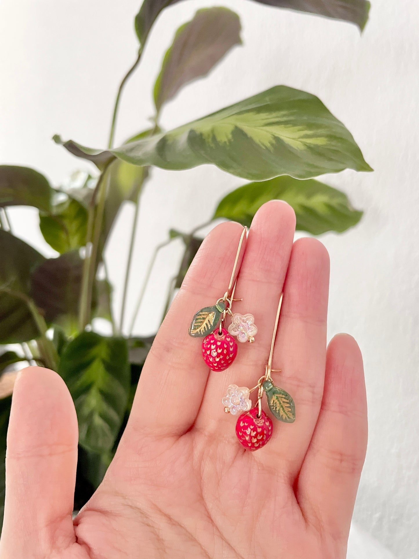 FUNKY FRUITS l Strawberry earrings
